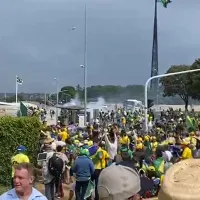 Brazilia. Susţinătorii lui Jair Bolsonaro au invadat Preşedinţia şi Congresul. Poliţia a intervenit - Foto: captură Twitter