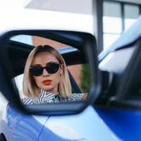 De ce șoferii trebuie să pună bandă adezivă pe oglinzile exterioare? Cum te ajută în depășire? - Foto: Freepik
