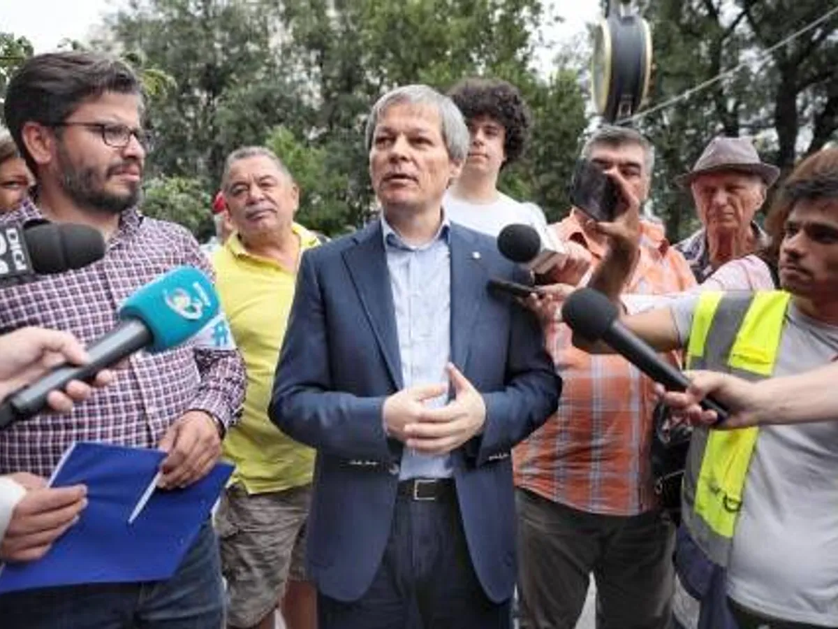 Dacian Cioloș a semnat pentru campania „Fără penali în funcții publice”. Foto: #Rezistența