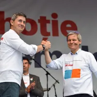Dan Barna și Dacian Cioloș la un miting electoral Foto: Facebook