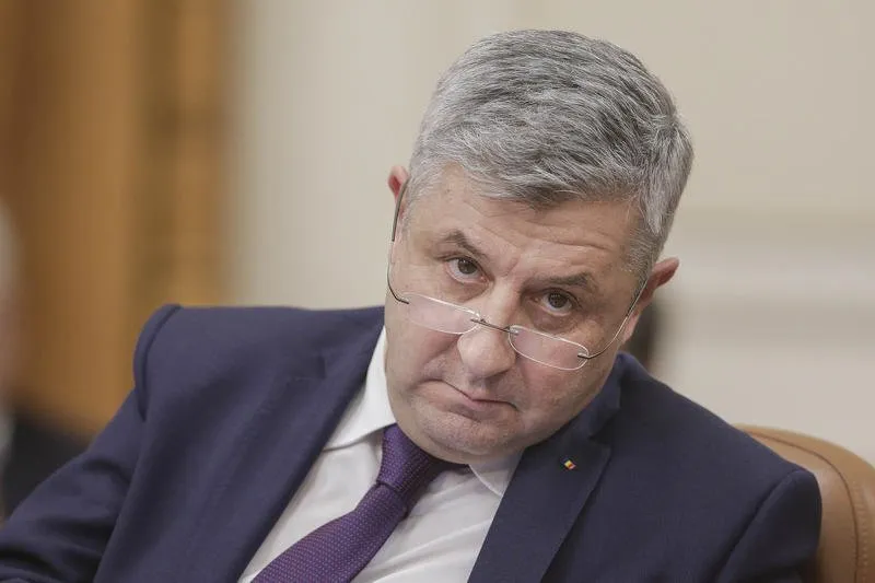 Florin Iordache se uită urât la Codul Penal/FOTO: digi24.ro