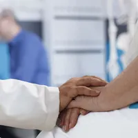 Operaţie inovatoare la un spital bucureştean. O femeie îşi poate folosi din nou braţul drept - Foto: Freepik/DC Studio