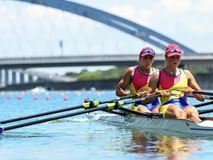 România, cu o medalie de aur, la dublu vâsle feminin (Ancuţa Bodnar şi Simona Radiş). /  Foto: gds.ro