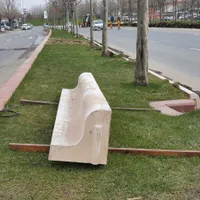 Primarul Sectorului 3, Robert Negoiță schimbă bordurile roșii din sector, puse tot de el, începând din 2014. / Foto: hotnews.ro