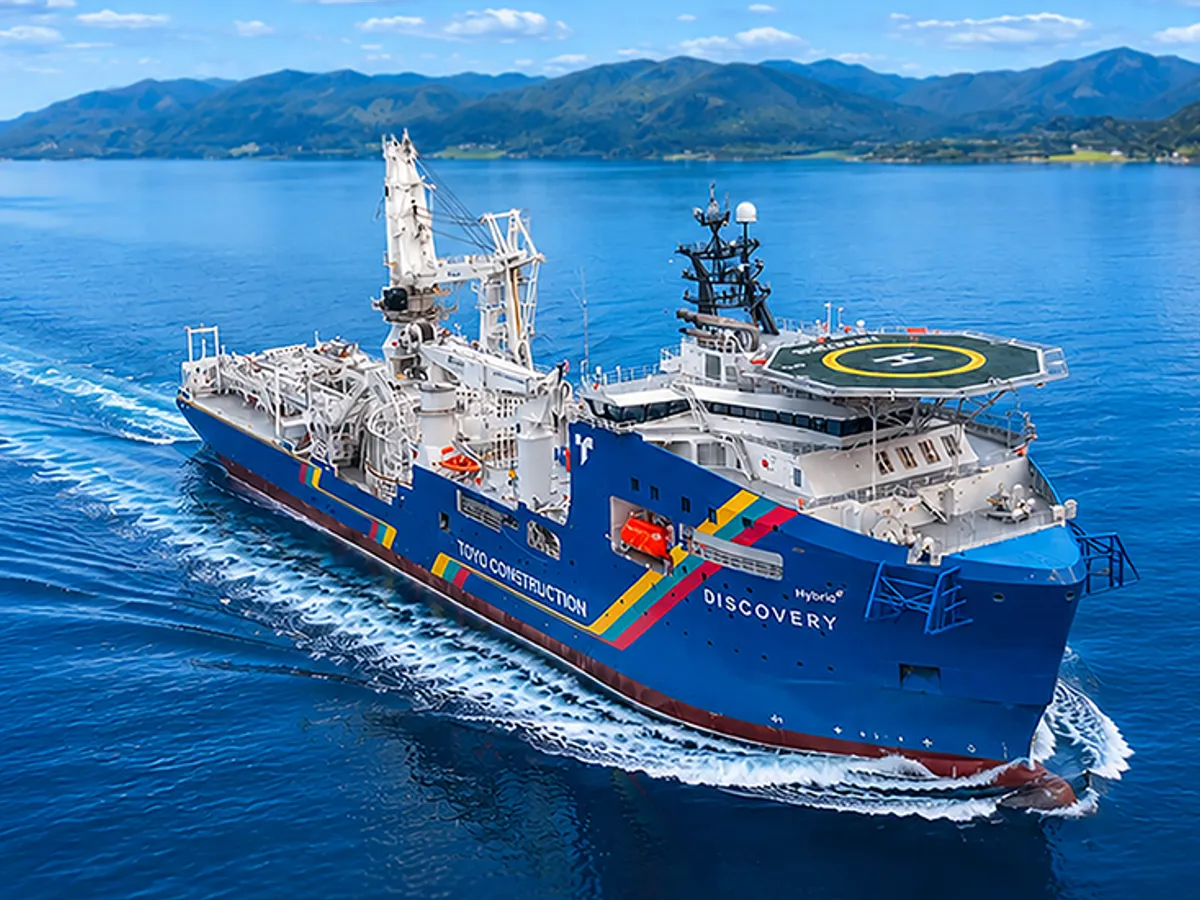 La Tulcea, a fost construită o navă gigant de instalat cabluri pentru Japonia - Foto: Vard