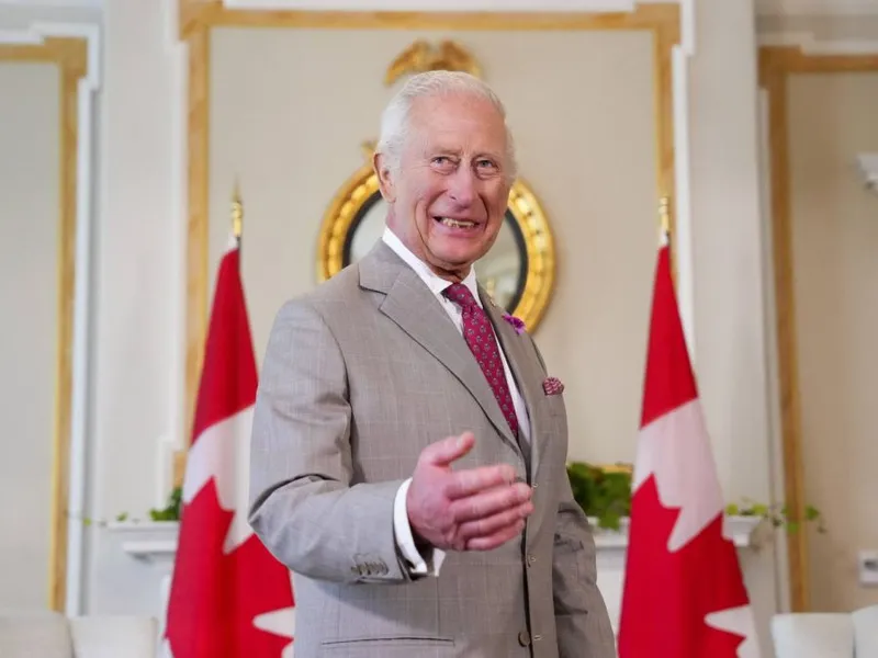 Regele Carol așteaptă înainte de o întâlnire, la Rideau Hall, în Ottawa - Foto: Profimedia Images