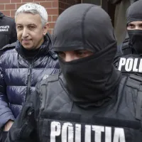 Dan Diaconescu, la momentul reţinerii sale, de la domiciliu - Foto: Inquam Photos / Octav Ganea