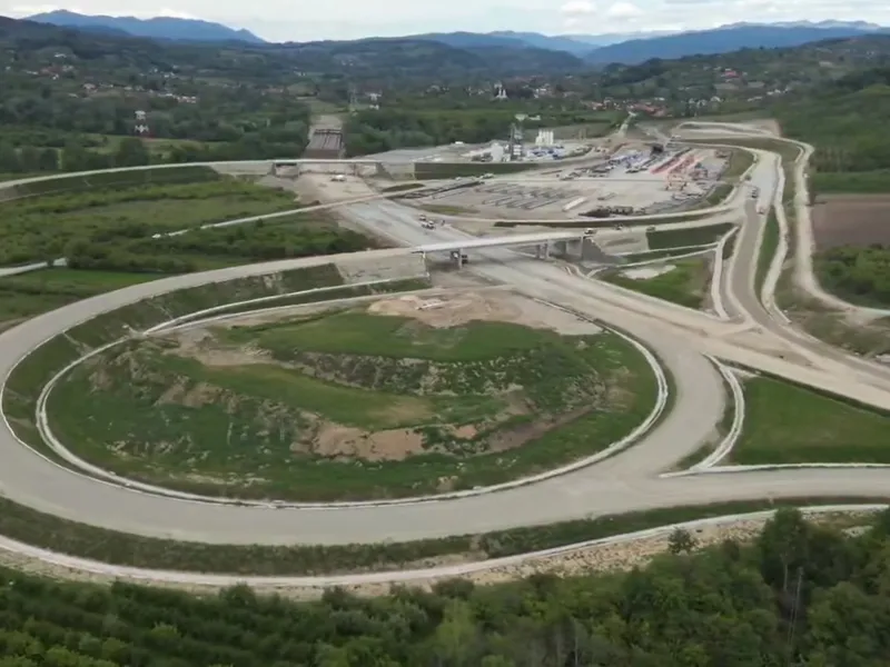 Lucrările pe cel mai greu segment al celei mai așteptate autostrăzi din România, la 73% - Foto: captură video
