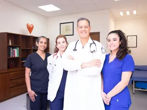Halate medicale și saboți medicali – Uniforma esențială a profesioniștilor din domeniul sănătății Foto: pexels.com