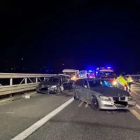 Carambol sângeros, între 6 vehicule, pe autostrada A1. 3 adulți și un bebeluș, duși la spital - Foto: Facebook/Info Trafic 24