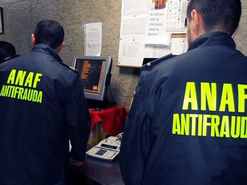 Inspectori ANAF în controale la comercianți - Foto: Arhiva personala
