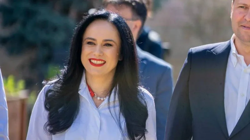 După ce a anulat indexarea pensie, Bucura Oprescu taie în carne vie la minister. „Nu mai sunt bani” Foto: Facevook/simona Bucura-Oprescu (fotografie cu caracter ilustrativ)
