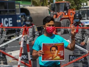 Poliţia din Yangon, cel mai mare oraş din Myanmar, a tras cu gloanţe de cauciuc şi a operat arestări. / Foto: ctvnews.ca