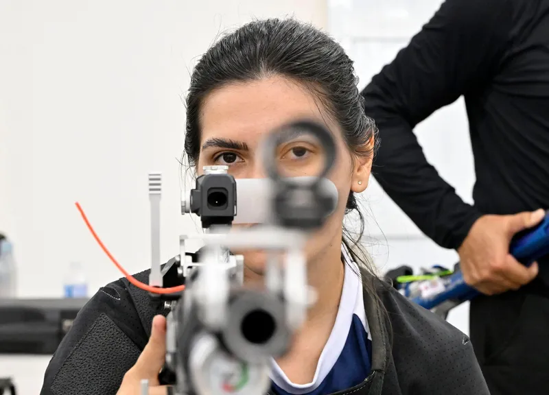 EXCLUSIV 105.000 de români dețin arme letale acasă. Unii au chiar două. Când le pot folosi? - Foto: Profimedia Images