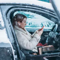 De ce este periculos să conduci în haine de iarnă? Un specialist explică la ce riscuri te expui Foto:  Freepik (fotografie cu caracter ilustrativ)