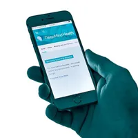 O pagină web DeepMind Health afișată pe un iPhone
