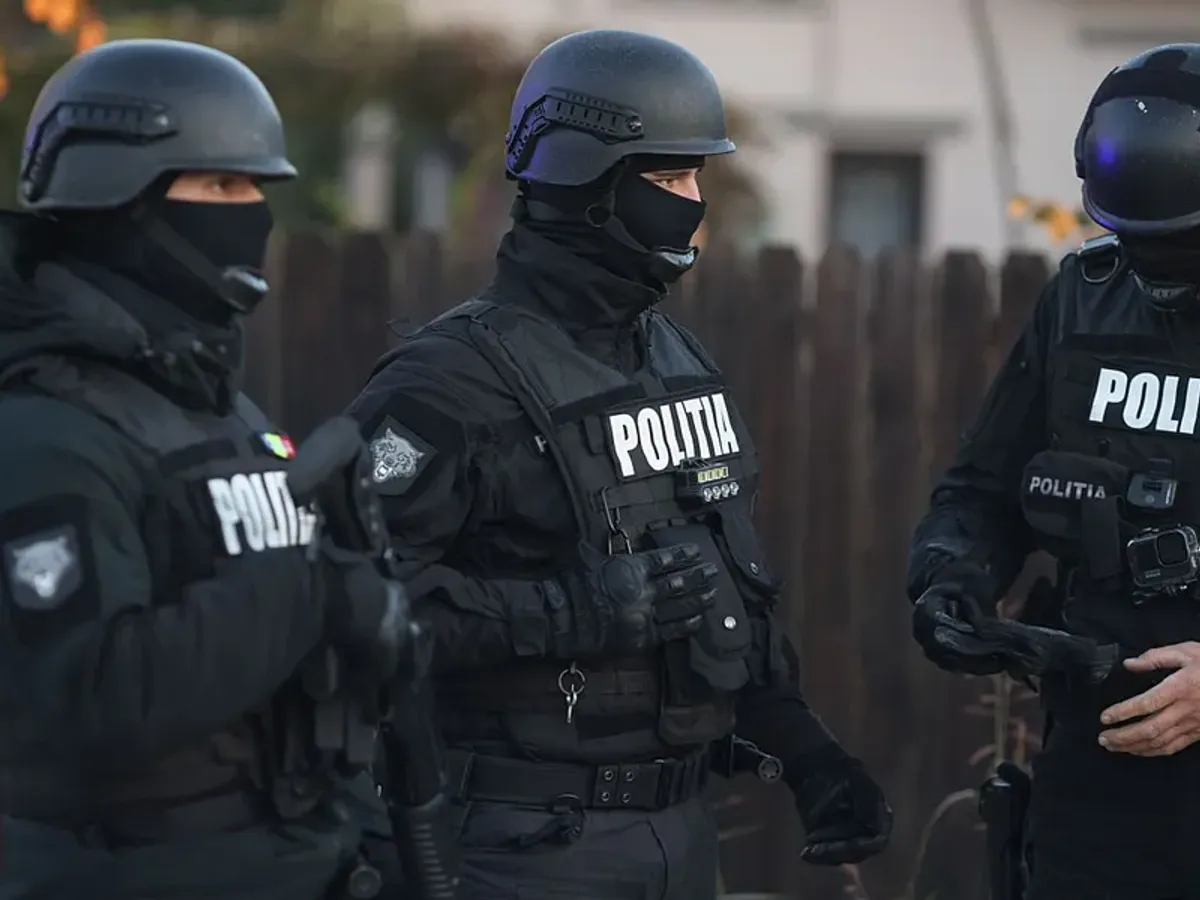 Femeie aflată în arest la domiciliu, reţinută pentru evadare