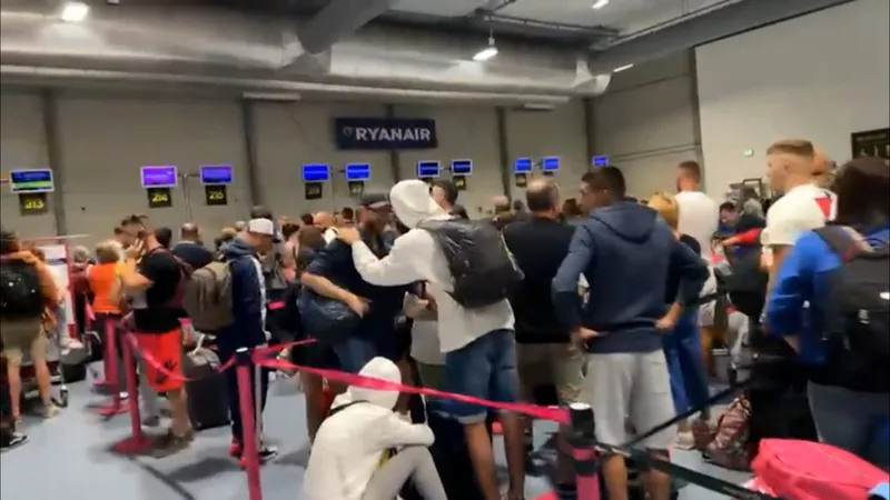 Români umiliți pe aeroportul din Portugalia. Lăsați 20 de ore fără apă și mâncare - Foto: Observator / imagine cu caracter ilustrativ