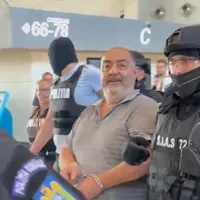 Jenică Boenică făcea gșume cu reporterii în aeroport Foto: Imagini amator