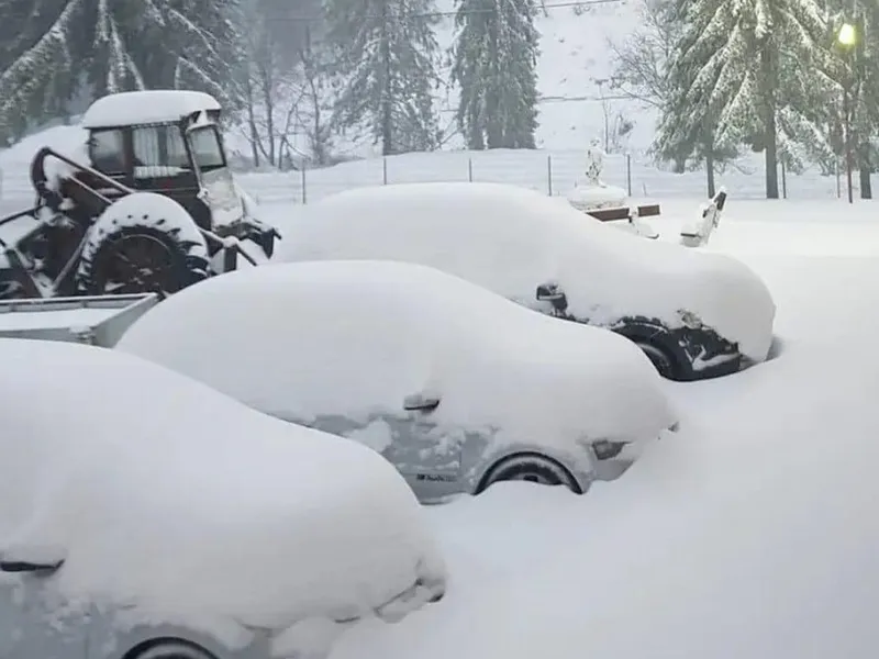 I-a prins iarna la Padiș. Turiști blocați de nămeți la munte Foto: Meteoplus