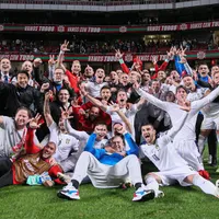 Echipa de fotbal a Serbiei după victoria din Portugalia care a însemnat o nouă calificare la Campionatul Mondial Foto: Facebook
