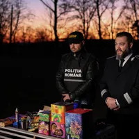 „Operațiunea Petarda”: Aproximativ 70 tone de articole pirotehnice, confiscate de polițiști - Foto: INQUAM PHOTOS / Sabin Cirstoveanu - Imagine cu rol ilustrativ