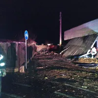 Un șofer era să provoace un dezastru. S-a răsturnat cu mașina și a rupt două racorduri de gaze - Foto: Facebook/ISU Vaslui