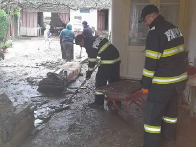 O viitură a măturat o zonă din România, în miez de noapte. 100 de case au fost distruse - Foto: ISU Caraș-Severin