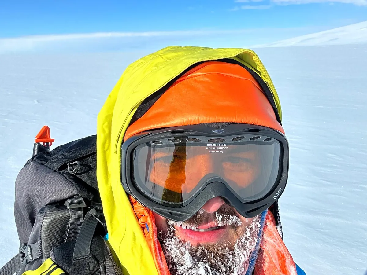 Adrian Ahrițculesei, pornește în Antarctica pentru a cuceri Mount Vinson, cel mai înalt vârf al continentului