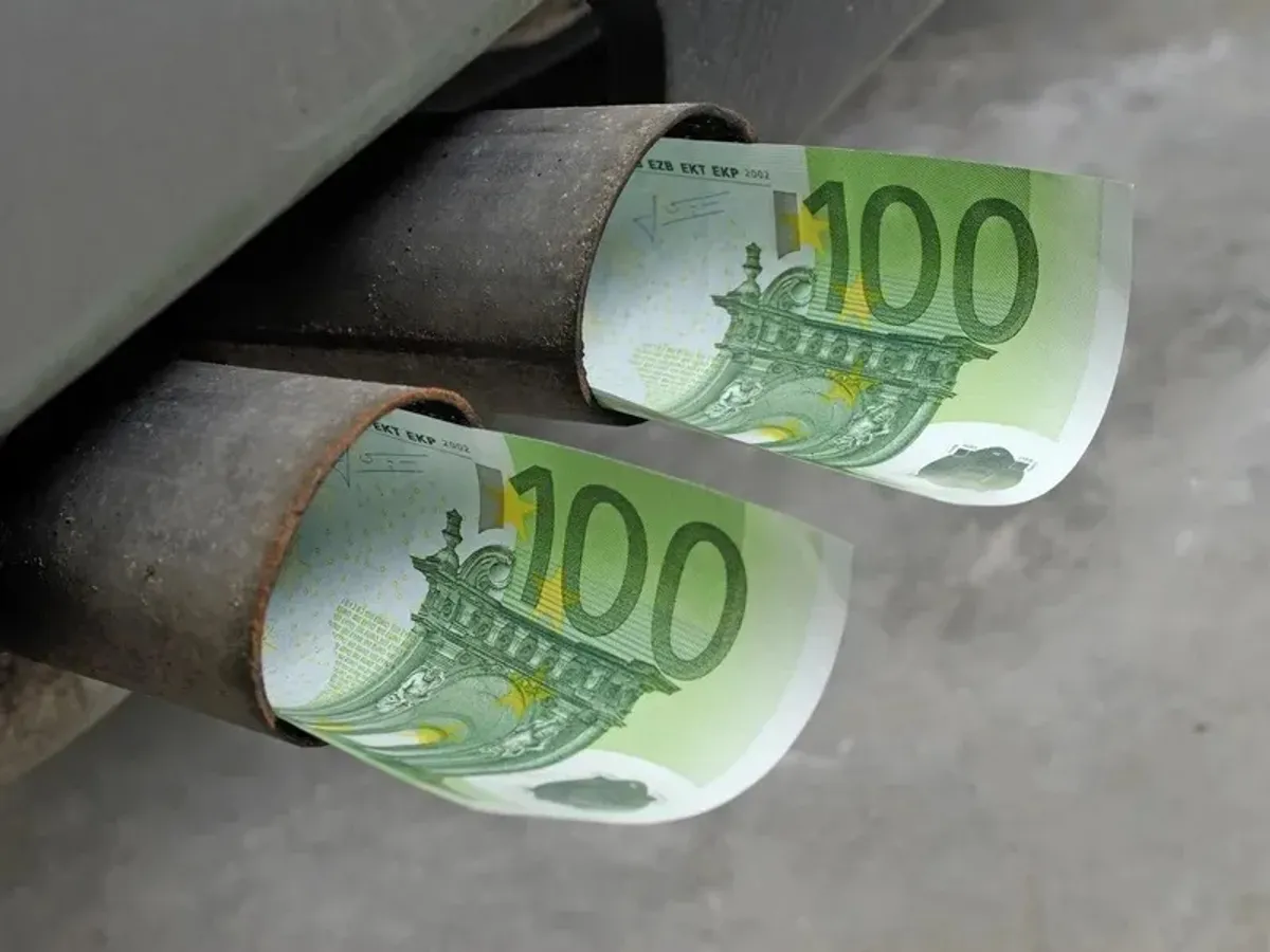 S-a terminat cu „șmecheria” prin care unii români cu mașini cu impozit mare fentau statul și nu plăteau