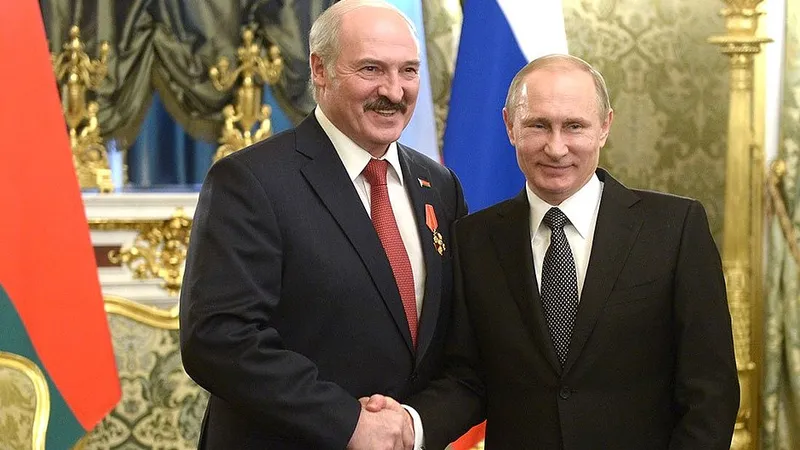 Alexandr Lukașenko și Vladimir Putin. / Foto: evenimentulistoric.ro