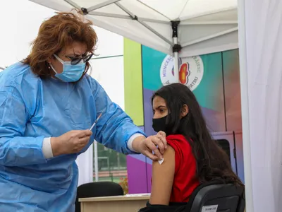 4.173 minori programați la vaccin în ziua cu 7 copii infectați cu COVID.  / FB