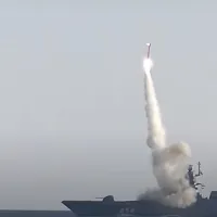 Arma aşa-zis invincibilă a lui Putin, o mare păcăleală. Trebuie să încetinească mult lângă ţintă - Foto: captură YouTube/россия военные
