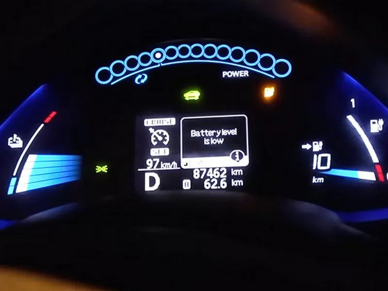 După 10 ani și 87.000 km, o mașină electrică Nissan Leaf mai are o autonomie reală de 60 km - Foto: captură video