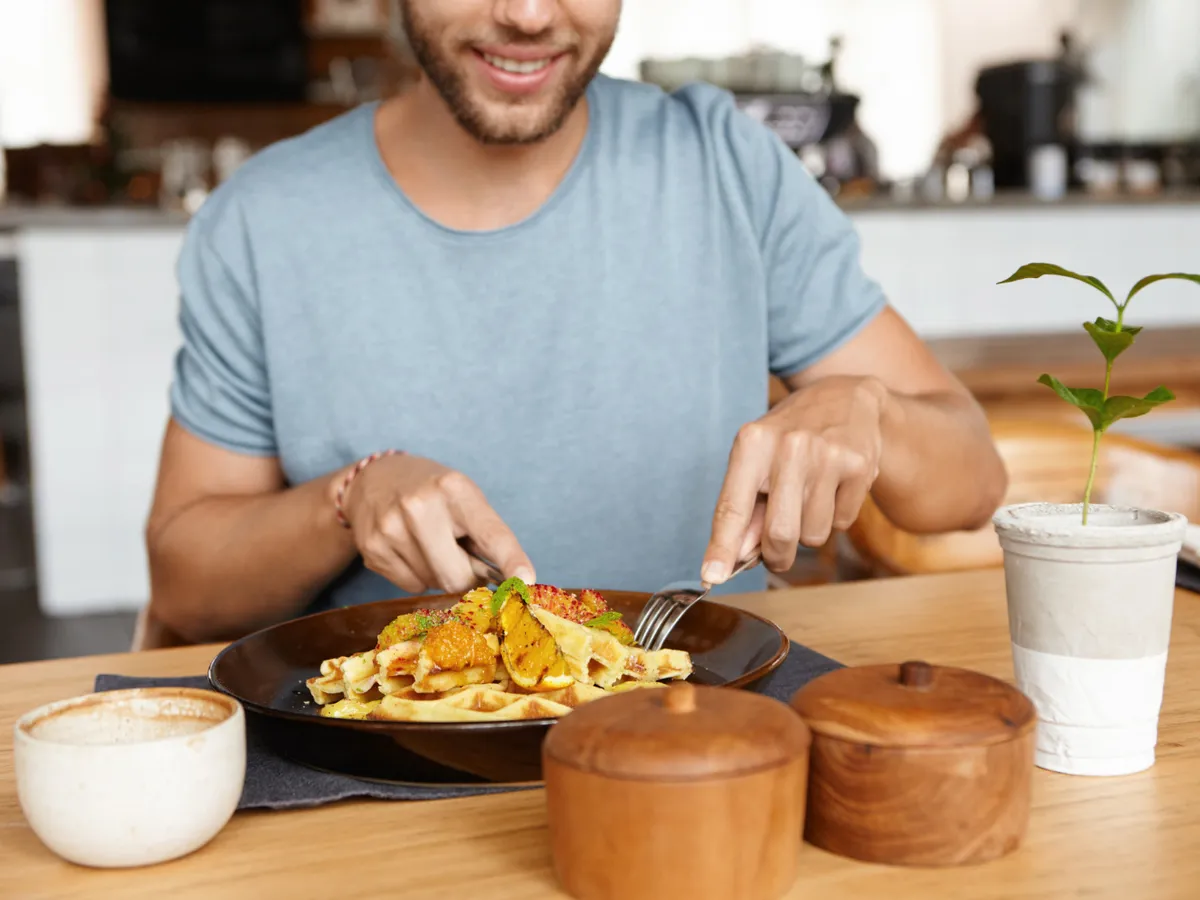 Ingredientul cremos pe care sa îl pui în omletă ca să nu se lipească de tigaie. Secretul bucătarilor