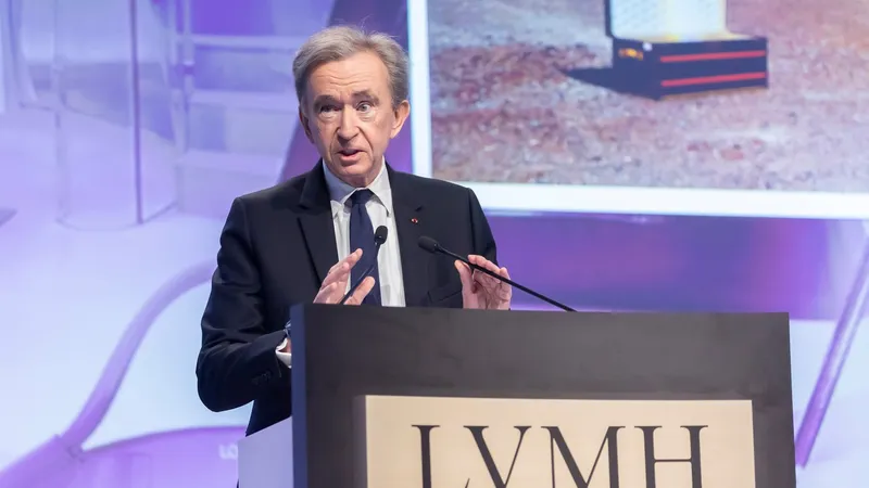 Bernard Arnault, fondatorul grupului LVMH, care oferă printre altele poşete Louis Vuitton, şampanie Moet & Chandon şi rochii Christian Dior Foto: profimediaimages