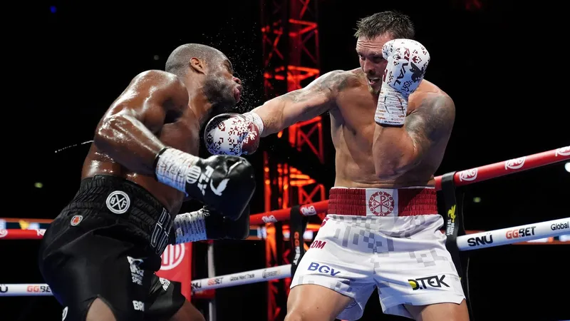 Boxerul ucrainean Oleksandr Usyk, campion absolut la categoria grea. L-a făcut KO pe Dubois - Foto: Profimedia Images