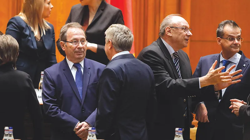 PENSIONARUL ȘEF AL CCR Judecătorii constituționali au primit imunitate și pensii speciale și acum îi apără pe toți cei care beneficiază de aceste privilegii - Foto: INQUAM PHOTOS / George Calin