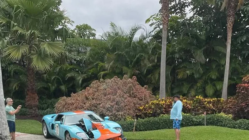 Ford GT de 700.000 $, făcut praf după achiziție. / Foto: John Peddie, Facebook