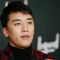 Fostul cântăreţ de K-pop Seungri, „pește” pentru investitori. A fost condamnat la 3 ani închisoare. / Foto: nme.com