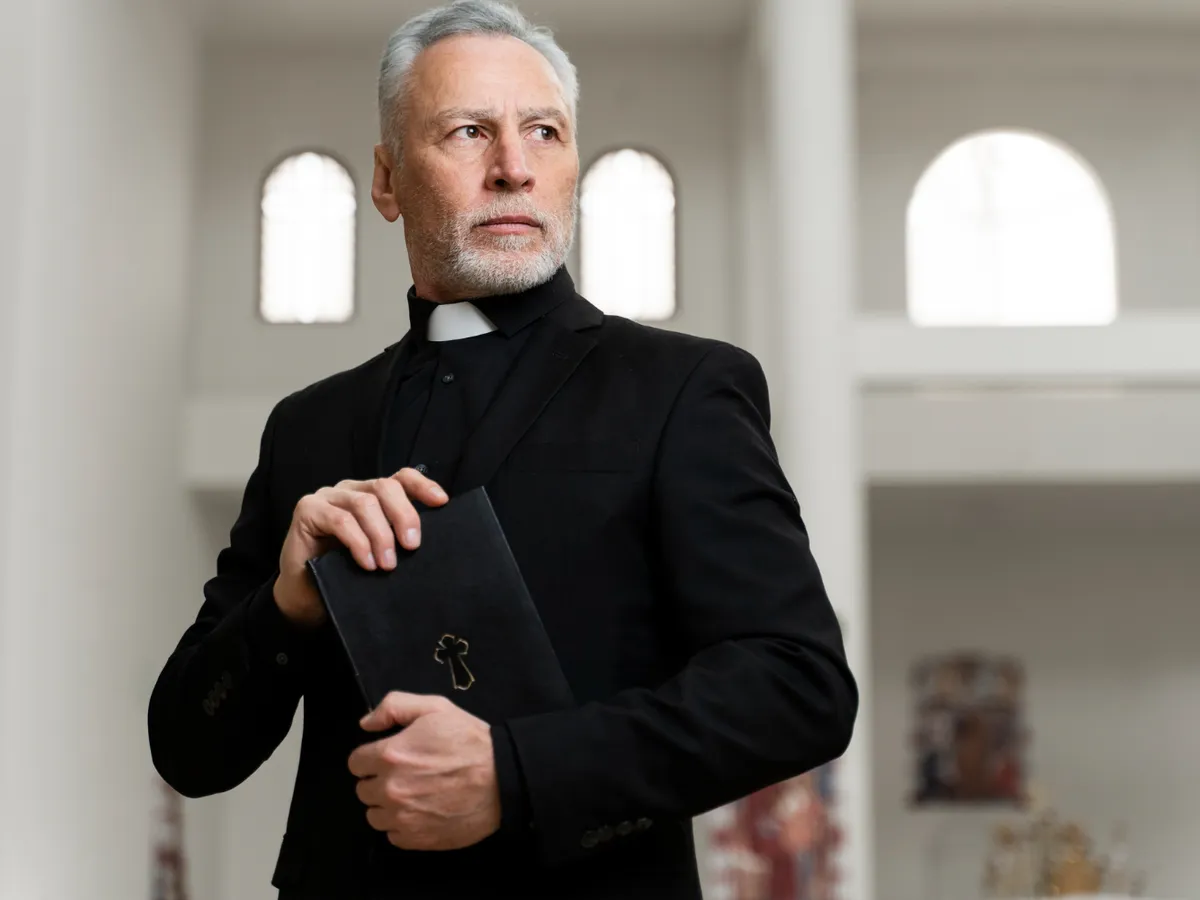 Este posibil să renunțe preotul la secretul spovedaniei? În ce condiții poate fi obligat de către cler?