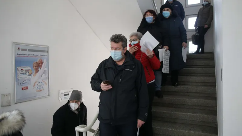Un român din nouă nu are asigurare medicală, potrivit PNRR. Suntem pe ultimul loc în Europa/FOTO: Inquam Photos/Octav Ganea