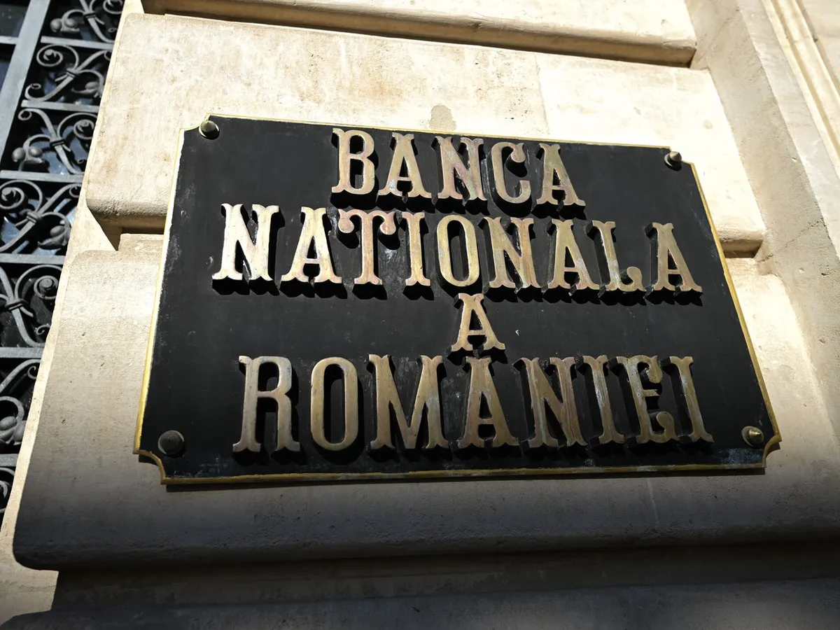 Bloomberg: România a cheltuit 1.000.000.000 € pentru a-și apăra moneda în timpul declinului global din martie