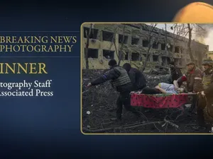 Fotojurnalistul român Vadim Ghirda și colegii săi Bernat Armangue, Emilio Morenatti, Felipe Dana, Nariman El-Mofty și Rodrigo Abd din echipa Associated Press au câştigat premiul Pulitzer la categoria „Breaking News Photography” - Foto: captură video