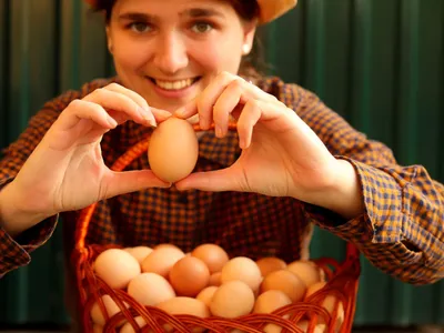 Femeie care are ouă - Foto: Magnific.com (Imagine cu rol ilustrativ)