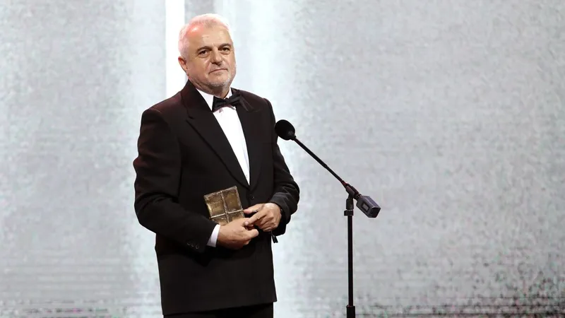 Directorul TNB refuză să proiecteze steagul Ucrainei pe clădire. „Mergeți la război dacă vă cheamă?” / blog.TNB