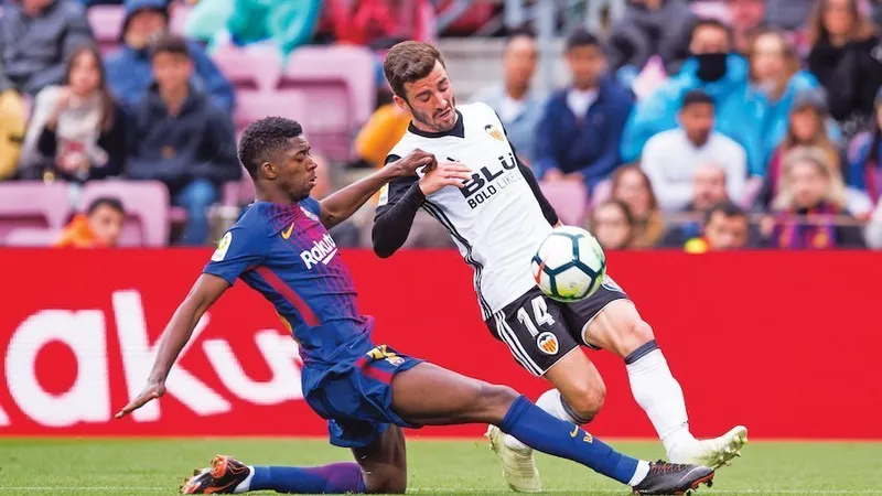 Jose Gaya (dreapta) a arătat și în duelurile interne cu Barcelona dece este cel mai scump jucător de la Valencia