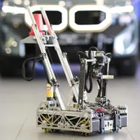 Robotul Ro2D2 a dezvelit BMW XM. - Foto: Radu Chindriș