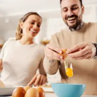 Cum să faci maioneza perfectă pentru salata boeuf de Paște fără să se taie. Secretul care o păstrează bună - Foto: Freepik (Imagine cu rol ilustrativ)