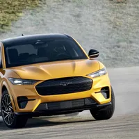 Mașinile electrice Mustang Mach-E, chemate în service. Bateria se încinge când șoferii dau „talpă” - Foto: Ford